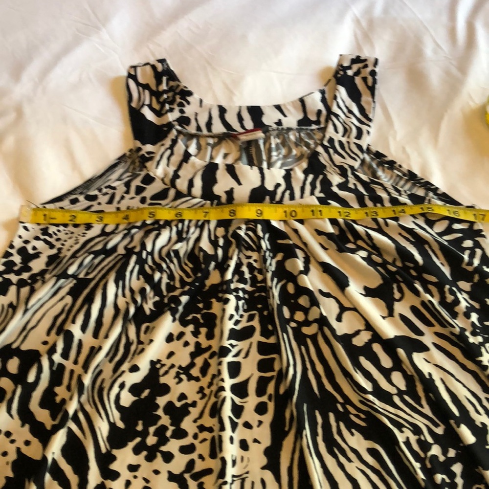 Simple Dress - Picture 6 of 8